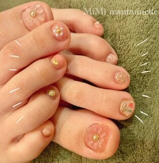 クリアなお花がかわいいフットデザイン|MiMi Mani Minette