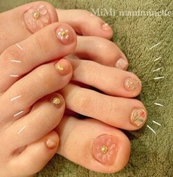 クリアなお花がかわいいフットデザイン|MiMi Mani Minette