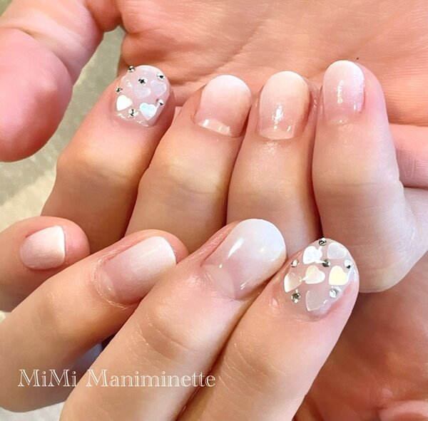 ハートがかわいい！白グラデーションネイル|MiMi Mani Minette