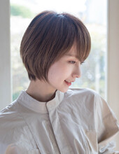 あごのラインをシャープに見せる小顔ショート|Fringe Hair Salon
