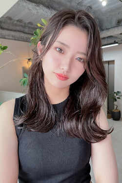  斜めバンググレージュカラーアッシュグレージュデザインカラー|Hair Make TOP SHAPE