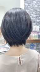 大人可愛い20代30代40代黒髪前下がりショートボブショート|Hair Make TOP SHAPE