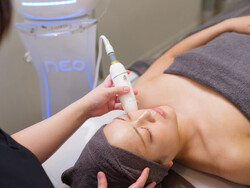 【最新】たるみ・二重あご引き上げマシン4000shot①|医療提携エステティックサロン　痩身専門Soin