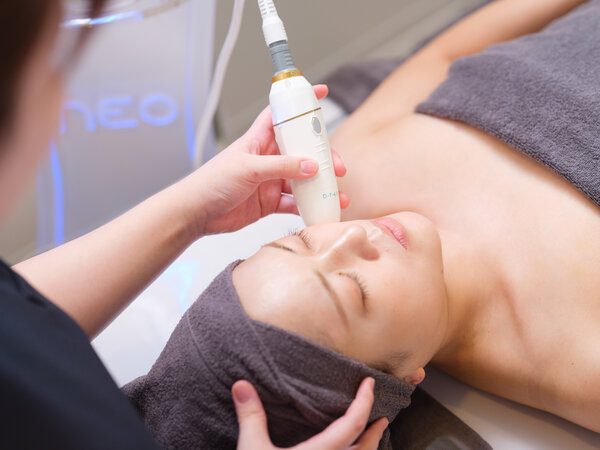 【最新】たるみ・二重あご引き上げマシン4000shot③|医療提携エステティックサロン　痩身専門Soin