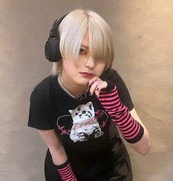 ペールホワイト|Palms