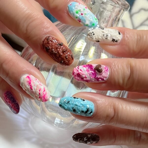 アイスクリームネイル|モノトーンクラブネイル