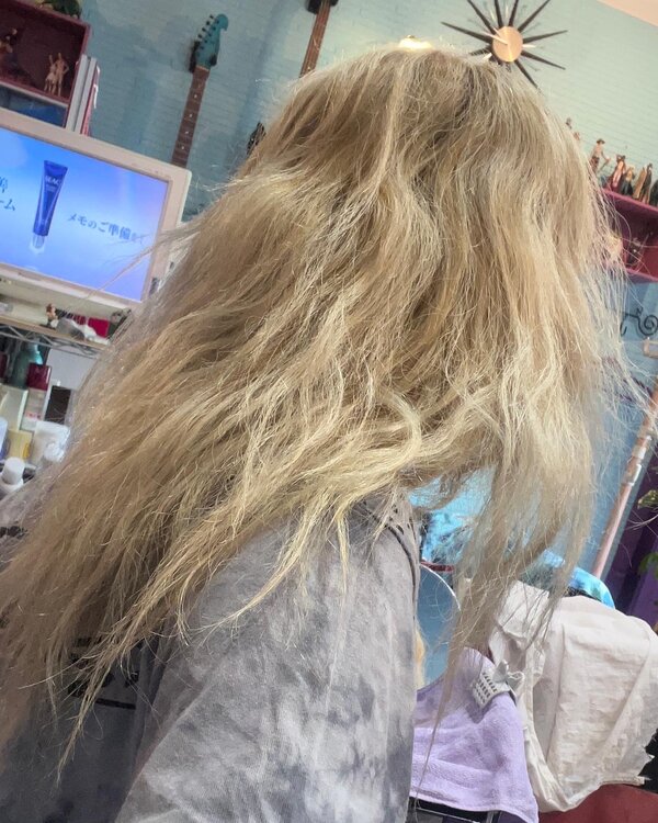 ブリーチ毛の縮毛矯正|ペルソナ美容室