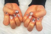 ハンド ミドルコース (90分 アート、ストーン、シールつけ放題) シルバーに黒いリボン|Nail Salon Linda