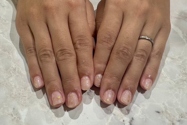 ハンド ワンカラー「スキンカラーにゴールド金箔」|Nail Salon Linda