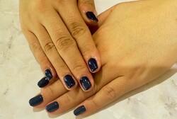 ハンド ワンカラー「ショートネイルに濃いネイル」|Nail Salon Linda