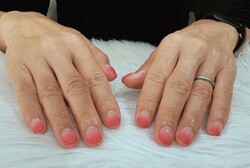 ハンド グラデーションネイル「赤が華やか！」|Nail Salon Linda