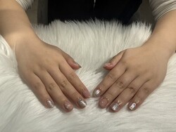 ハンド 定額デザイン 「定番ピンクにポイントでシルバーを！」|Nail Salon Linda