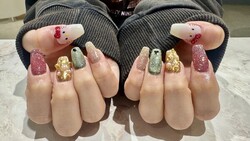 ハンド ミドルコース (90分 アート、ストーン、シールつけ放題) + 長さだし2本 「クリスマス×キティちゃんネイル」|Nail Salon Linda