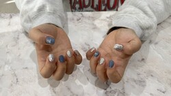 ハンド 定額デザイン 「ブルーとシルバーも冬ネイルに人気です◎」|Nail Salon Linda