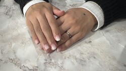 ハンド グラデーション 「年内最後のネイルはシンプルな白グラデで」|Nail Salon Linda