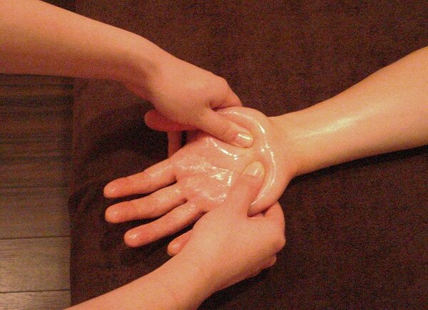 ハンドリフレ|ほぐし屋本舗