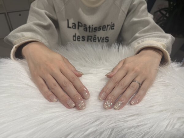 ハンド 定額デザイン 「ナチュラルラメにオーロラリボンがポイント！」|Nail Salon Linda