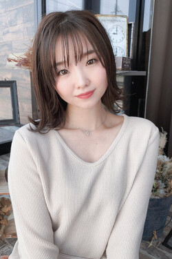 ナチュラルで柔らかい雰囲気を演出するレイヤーボブスタイル|Hair Make TOP SHAPE