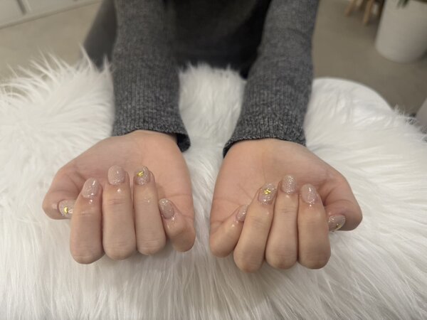 ハンド 定額デザイン 「上品なラメにゴールドハートがポイント！」|Nail Salon Linda