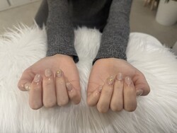 ハンド 定額デザイン 「上品なラメにゴールドハートがポイント！」|Nail Salon Linda