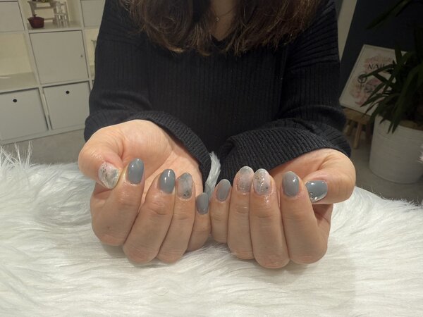 ハンド 定額デザイン 「ブルーカラーで冬っぽさ全開に！」|Nail Salon Linda