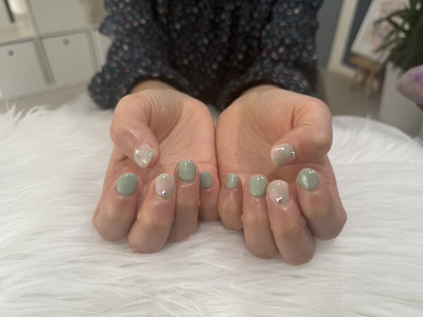 ハンド 定額デザイン 「ミントカラーにハートのパーツを！」|Nail Salon Linda