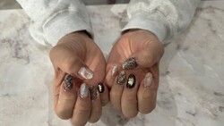 ハンド ライトコース (60分 アート、ストーン、シールつけ放題) 「お持ち込みデザインです」|Nail Salon Linda