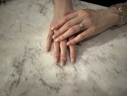 ハンド ワンカラー 「スキンカラーでナチュラルビュティー大人の手元に!」|Nail Salon Linda