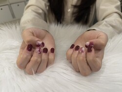 ハンド 定額デザイン 「バーガンディにハートがポイント！」|Nail Salon Linda