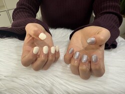 ハンド ワンカラー 「ワンカラーでも左右違うカラーで、こなれ感UP!」|Nail Salon Linda