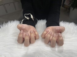 ハンド ワンカラー 「肌馴染み良いカラーで、職場が厳しい方にもオススメ！」|Nail Salon Linda