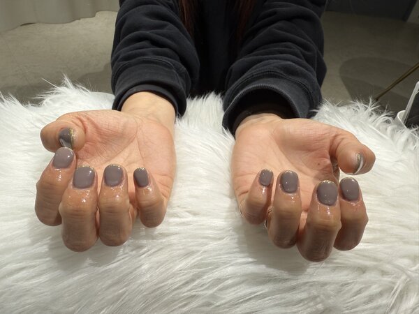 ハンド ライトコース (60分 アート、ストーン、シールつけ放題) 落ち着いたワンカラー先端にラメがポイント！|Nail Salon Linda