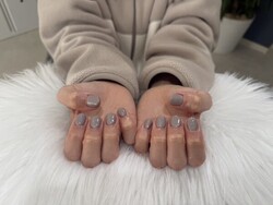 ハンド ワンカラー 「落ち着いたグレーワンカラーに！！」|Nail Salon Linda