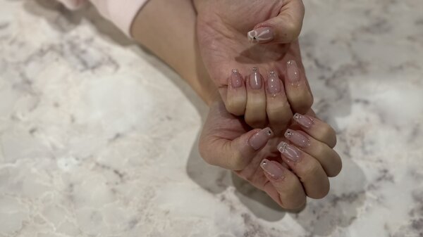 ハンド ライトコース (60分 アート、ストーン、シールつけ放題) 「ナチュラルカラーにリボンが可愛い！」|Nail Salon Linda