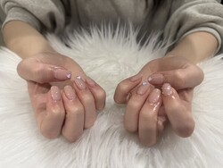 ハンド 定額デザイン 「スキンカラーにハートのホロがポイント！」|Nail Salon Linda