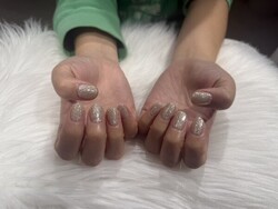 ハンド ラメワンカラー 「ラメワンカラーでお手元から華やかに！」|Nail Salon Linda