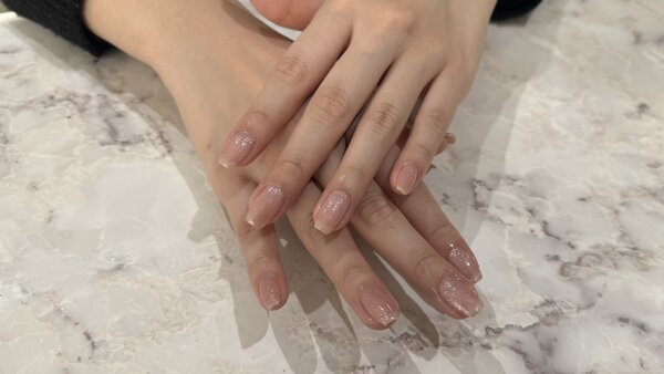 ハンド クリアラメ・ワンカラー 「ナチュラルカラーが素敵なお手元!」|Nail Salon Linda