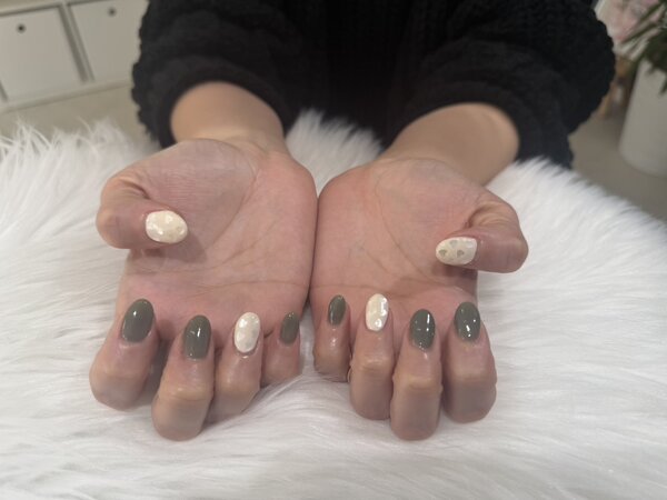 ハンド 定額デザイン 「ミントとハートのホロ組み合わせ！！」|Nail Salon Linda