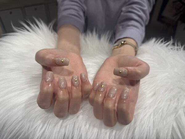 ハンド 定額デザイン 「繊細なラメがこの冬にぴったり！」|Nail Salon Linda