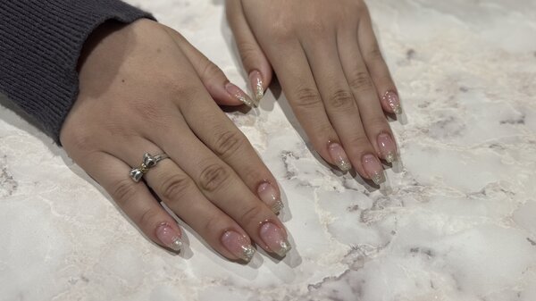 ハンド グラデーション 「シンプルキラキラが可愛い！」|Nail Salon Linda