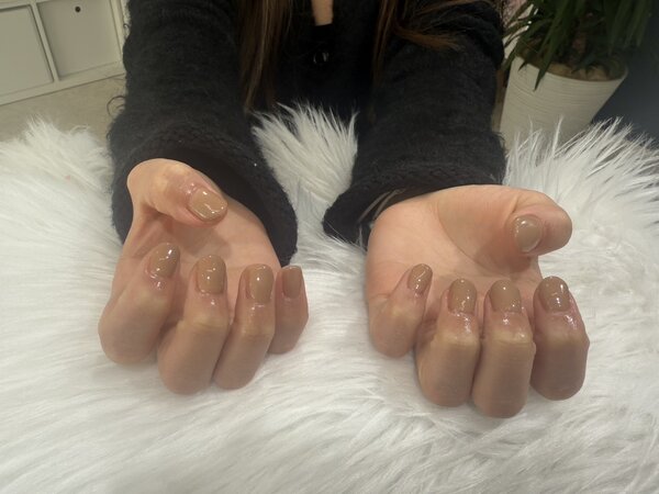 ハンド ワンカラー 「ベージュワンカラーで普段使いに！」|Nail Salon Linda