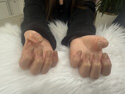 ハンド ワンカラー 「ベージュワンカラーで普段使いに！」|Nail Salon Linda