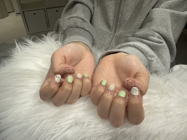 ハンド ライトコース (60分 アート、ストーン、シールつけ放題) 「シンプルアートをワンポイントに！」|Nail Salon Linda