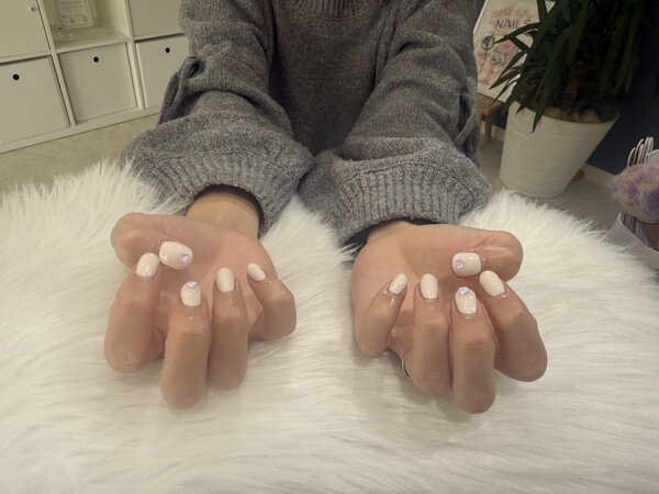 ハンド 定額デザイン 「ピンクホワイトカラーにハートがポイント！」|Nail Salon Linda