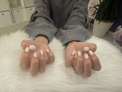 ハンド 定額デザイン 「ピンクホワイトカラーにハートがポイント！」|Nail Salon Linda