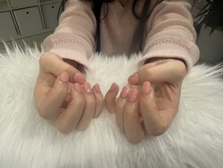 ハンド ワンカラー 「コーラルピンクでチュルチュルワンカラー！」|Nail Salon Linda