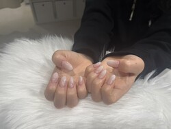 ハンド グラデーション 「繊細なラメでグラデに普段使いにぴったりです！」|Nail Salon Linda