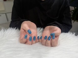ハンド 定額デザイン 「青のラメがザクザクで可愛い！」|Nail Salon Linda