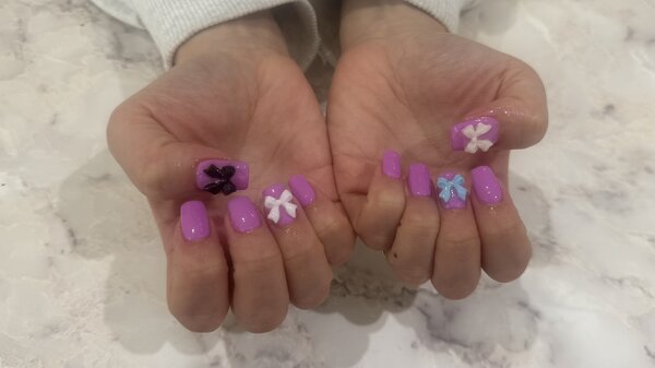 ハンド 定額デザイン 「定額カラーチェンジ カラーもリボンの色を変えるだけで雰囲気も変わります」|Nail Salon Linda