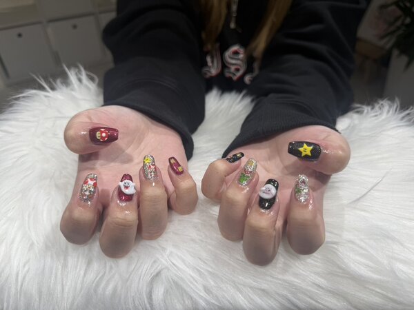 ハンド ライトコース (60分 アート、ストーン、シールつけ放題) ユニバ仕様デザイン！ パーツもシールもお持ち込みです|Nail Salon Linda